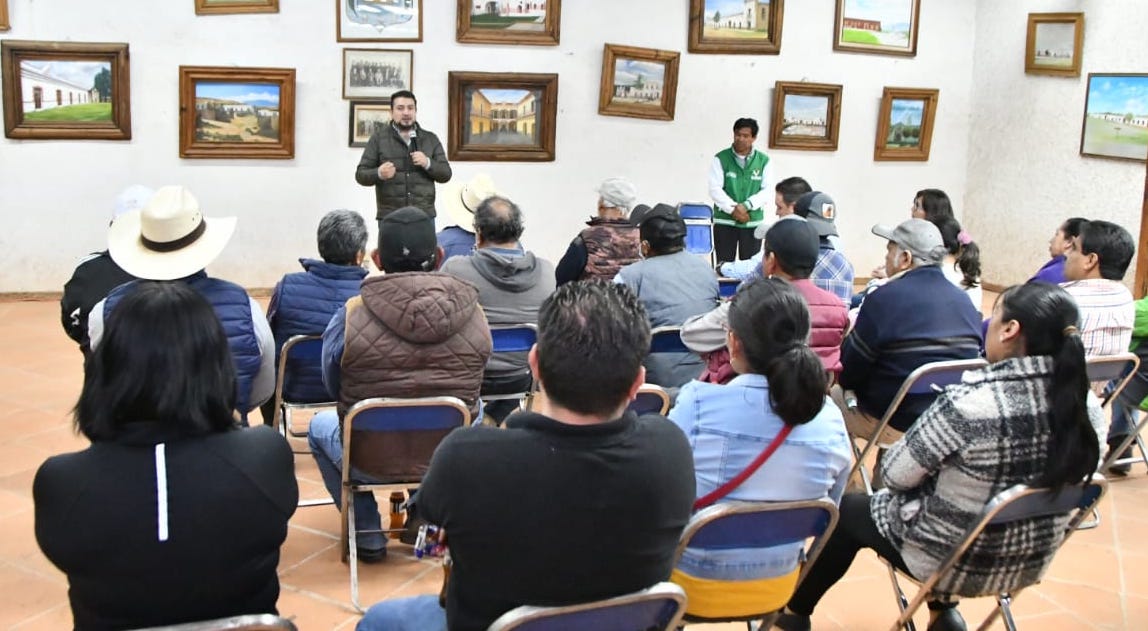 Refrenda Chava Santos compromiso a favor de la educación de Huamantla